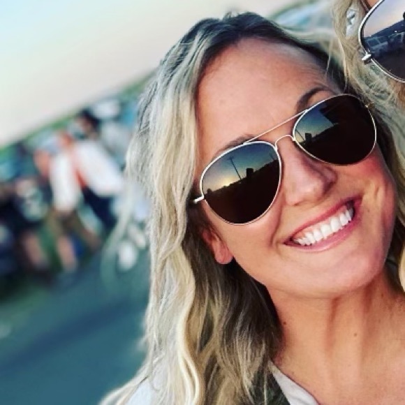 Meet your Posher, Lisa - Picture 1 of 1